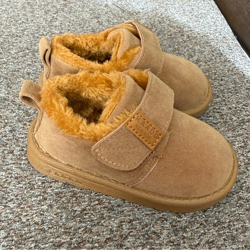 Toddler Girls Snow Boots Non-Slip Rubber Fleece Lined Low-Top with Closure Sz 6